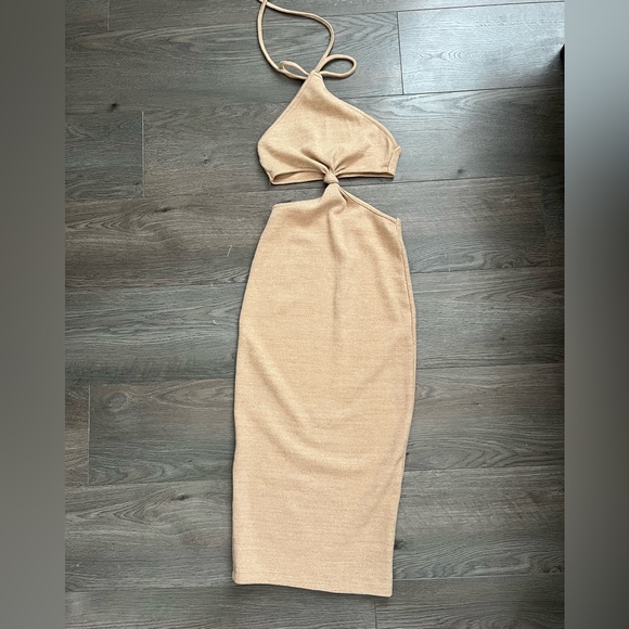 White Fox Boutique Dresses & Skirts - WHITE FOX BOUTIQUE CUTOUT DRESS size XS